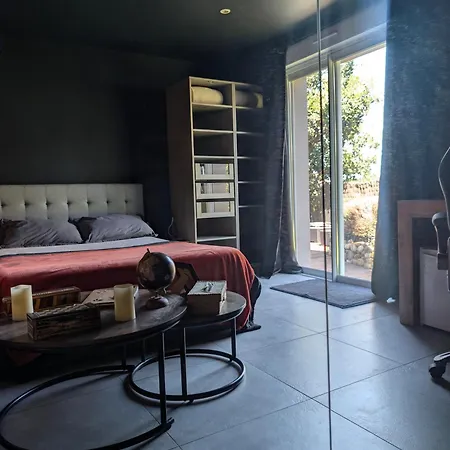 Le Petit Nid Avec Piscine Privative Chauffee Guest house