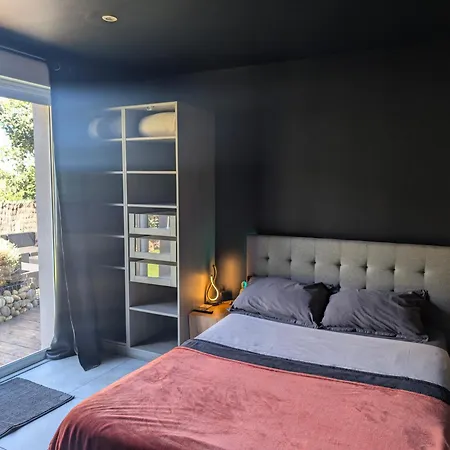 Le Petit Nid Avec Piscine Privative Chauffee Guest house